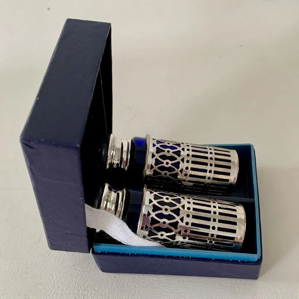 Salt and paper shakers